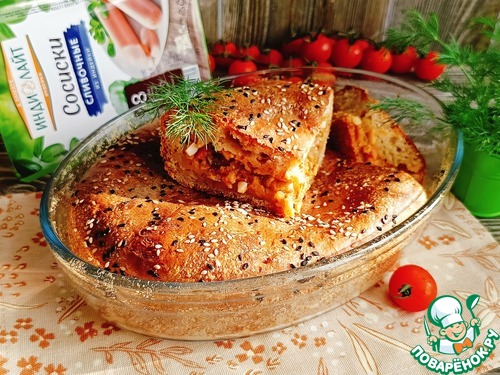 Дрожжевой пирог с капустой и сосисками