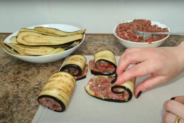 Баклажаны с фаршем: так вкусно, что пальчики оближешь. Шикарное блюдо для семейного ужина или праздничного стола Баклажаны с фаршем: так вкусно, что пальчики оближешь. Шикарное блюдо для семейного ужина или праздничного стола
