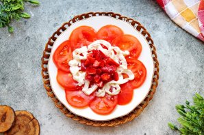 Страчателла с клубникой и томатами Страчателла с клубникой и томатами