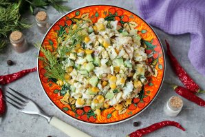 Салат с треской и кукурузой Салат с треской и кукурузой