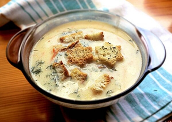 Суп с колбасным сыром и сосисками в мультиварке