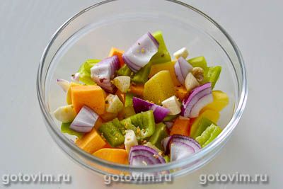 Жаркое из индейки с тыквой и картофелем (в горшочках) Жаркое из индейки с тыквой и картофелем (в горшочках)