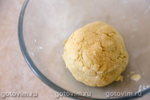 Мясной рулет с яйцом в тесте