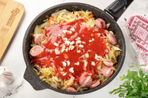 Тушеная капуста с сосисками Тушеная капуста с сосисками