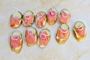 Бутерброды с горбушей соленой Бутерброды с горбушей соленой