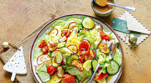 Салат со слабосоленым лососем, айсбергом и заправкой из облепихи, пошаговый рецепт с фото Салат со слабосоленым лососем, айсбергом и заправкой из облепихи, пошаговый рецепт с фото