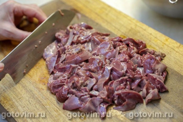 Булочка-плетенка с куриной печенью Булочка-плетенка с куриной печенью