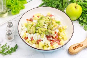 Салат с авокадо и тунцом и яблоком Салат с авокадо и тунцом и яблоком