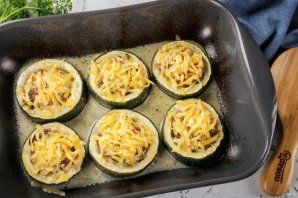 Кабачки с фаршем, чесноком и сыром Кабачки с фаршем, чесноком и сыром