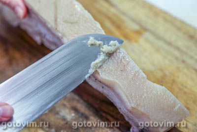 Свинина с аджикой, запеченная до хрустящей корочки Свинина с аджикой, запеченная до хрустящей корочки