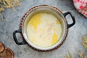 Молочный рождественский напиток из сырых яиц Молочный рождественский напиток из сырых яиц