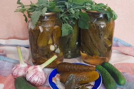 Маринованные огурцы с мятой Маринованные огурцы с мятой