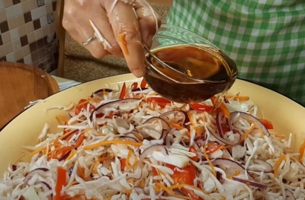 Забудьте про магазинные салаты: рецепт из капусты и болгарского перца, который покорит ваш вкус навсегда! Забудьте про магазинные салаты: рецепт из капусты и болгарского перца, который покорит ваш вкус навсегда!