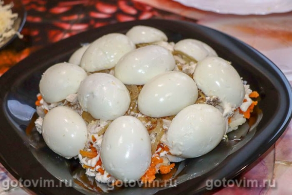 Салат «Сугробы» с курицей, яйцом и сыром Салат «Сугробы» с курицей, яйцом и сыром