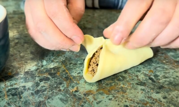 Сытные пирожки по сказочному рецепту. Вкусно, по-домашнему: каждая хозяйка мечтает их приготовить Сытные пирожки по сказочному рецепту. Вкусно, по-домашнему: каждая хозяйка мечтает их приготовить