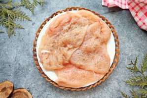 Куриные рулетики с грибами, маслинами и сыром Куриные рулетики с грибами, маслинами и сыром