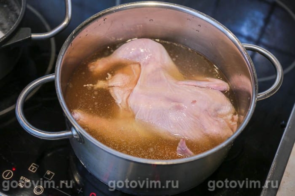 Салат &laquo;Оливье&raquo; с ланспиком, цыпленком и креветками по старинному рецепту