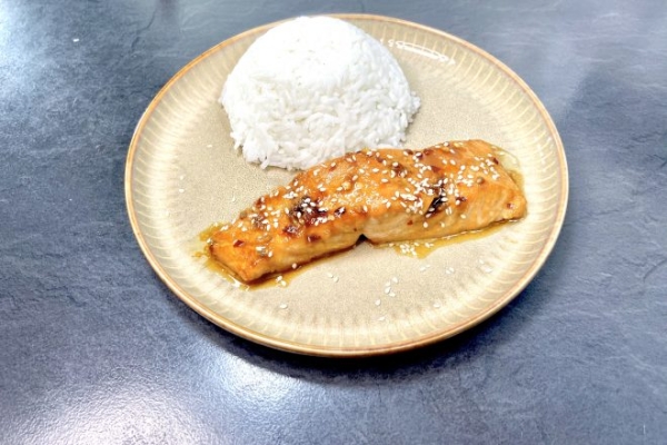 Лосось в чесночно-медовой глазури