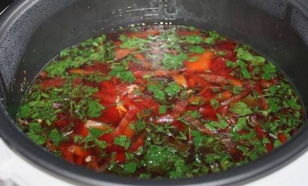 Свекольник на курином бульоне с яйцом в мультиварке Свекольник на курином бульоне с яйцом в мультиварке
