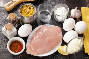 Салат с курицей и блинчиками Салат с курицей и блинчиками