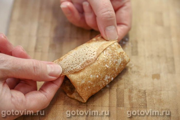 Блины с солеными груздями и сметаной Блины с солеными груздями и сметаной