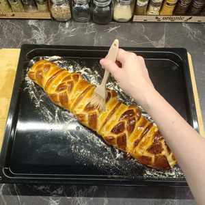 Рулет на дрожжевом тесте с творогом