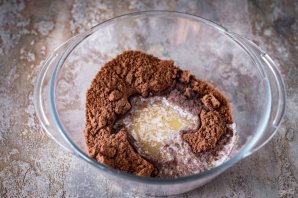 Шоколадный чизкейк с выпечкой