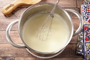 Торт из песочной крошки со сметанным кремом Торт из песочной крошки со сметанным кремом