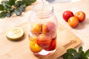 Компот из слив с косточками на зиму