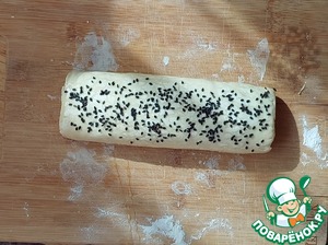 Слойки с ветчиной, изюмом и оливками