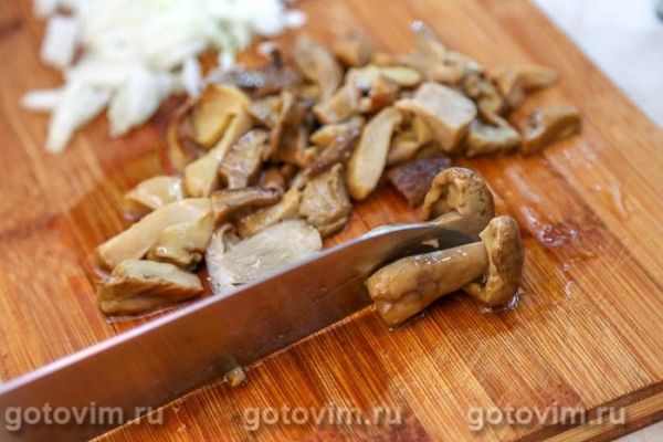 Свиная котлета с грибами и сыром