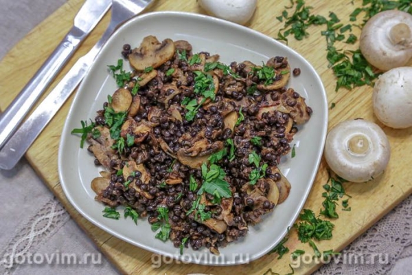 Чёрная чечевица с жареными грибами Чёрная чечевица с жареными грибами