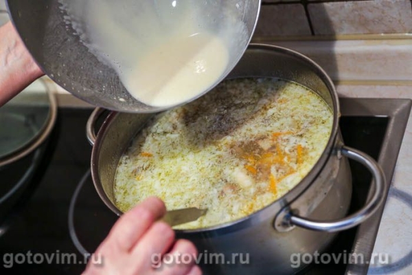 Суп куриный с грибами, перцем чили и яичной болтушкой Суп куриный с грибами, перцем чили и яичной болтушкой