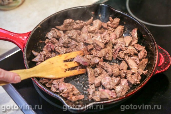 Булочка-плетенка с куриной печенью Булочка-плетенка с куриной печенью