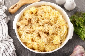 Куриная грудка, запеченная с картофелем Куриная грудка, запеченная с картофелем