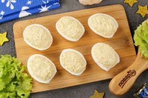 Фаршированные яйца "Глаз дракона" Фаршированные яйца "Глаз дракона"