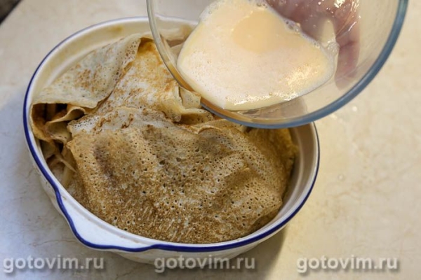 Блинный пирог с капустой и яйцом