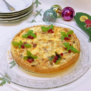 Киш-лорен с сыром и тунцом