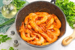 Жареные креветки с томатной пастой