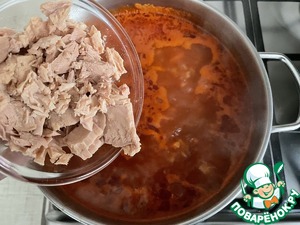 Ароматный суп с консервированным тунцом