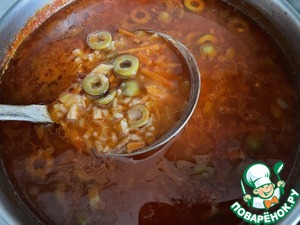 Ароматный суп с консервированным тунцом