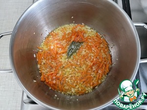 Ароматный суп с консервированным тунцом