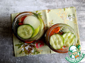 Ассорти из маринованных овощей