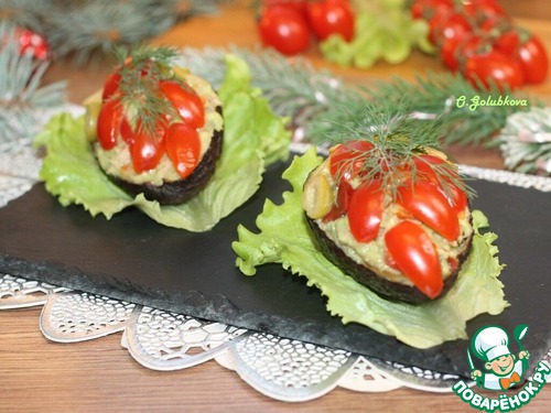 Авокадо, фаршированный тунцом и вяленым перцем