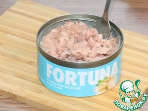 Авокадо, фаршированный тунцом и вяленым перцем