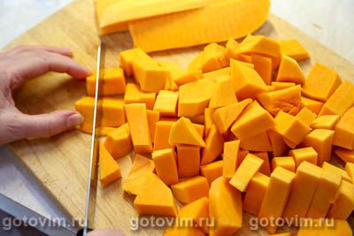 Свинина с тыквой и вяленой клюквой, запеченная в духовке