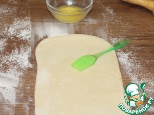 Слоеные пирожки с луком и картошкой