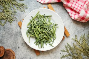 Чесночные стрелки по-корейски