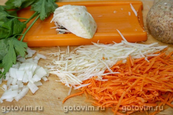 Суп из свинины с картофелем и корнем сельдерея в мультиварке Суп из свинины с картофелем и корнем сельдерея в мультиварке