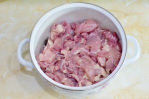 Тушенка из курицы в кастрюле Тушенка из курицы в кастрюле